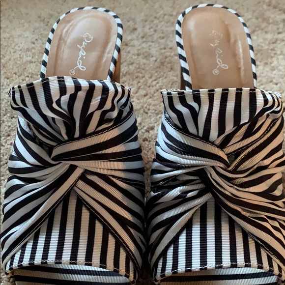 Qupid from Lulu’s Block Mule - Picture 3 of 3